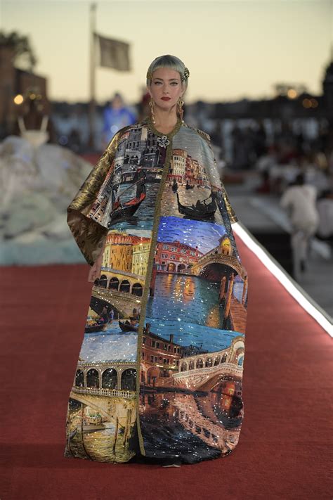 sfilata dolce gabbana venezia 2021|Dolce & Gabbana Alta Moda 2021 Venezia Fashion Show.